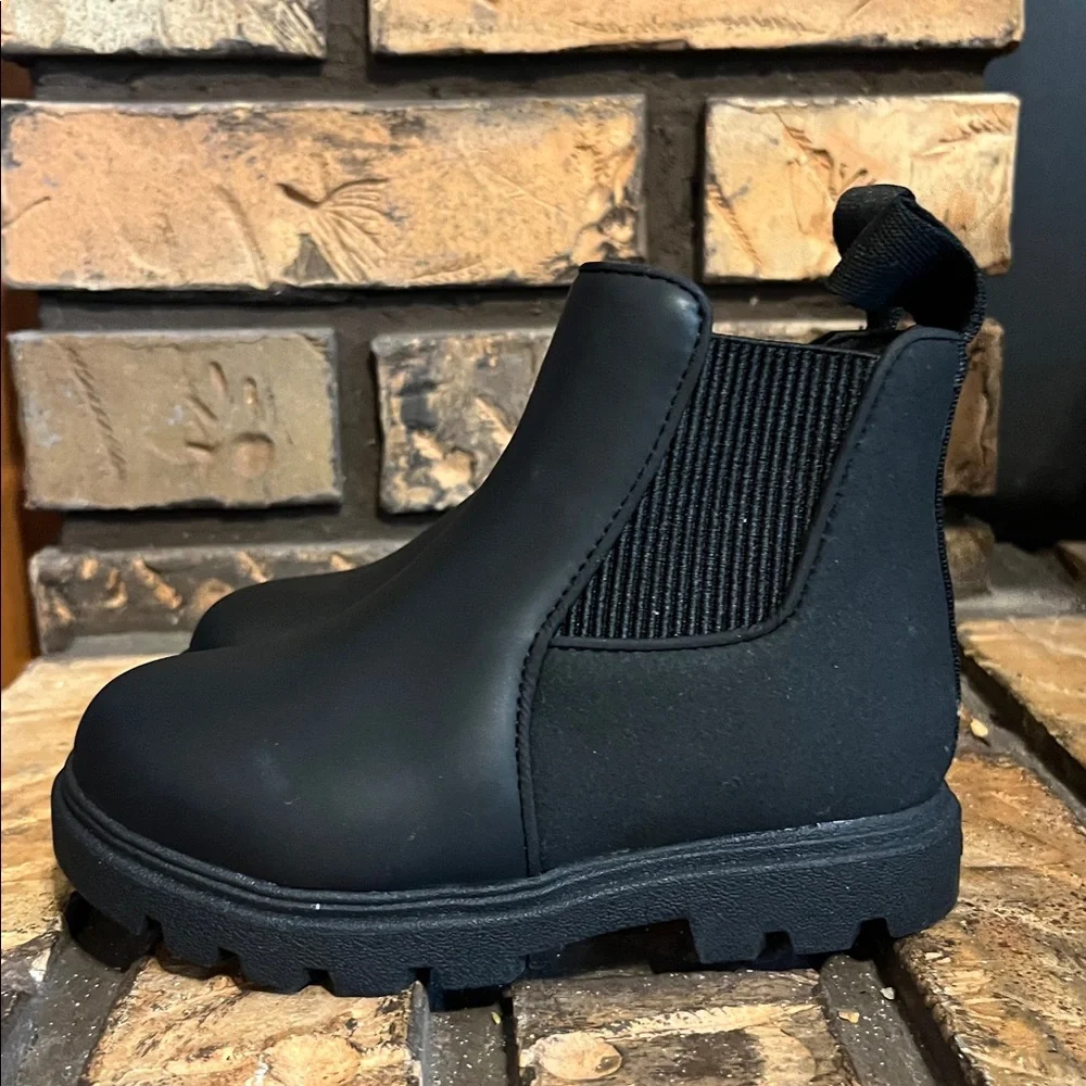 Native Girls Kensington Treklite Black Chelsea‎ Boots Size 7C